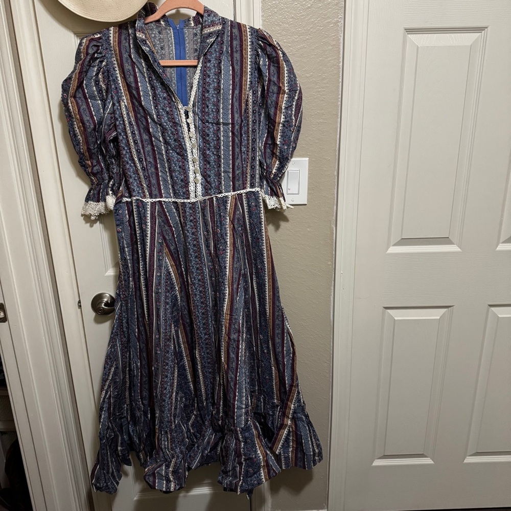 VINTAGE HANDMADE DRESS